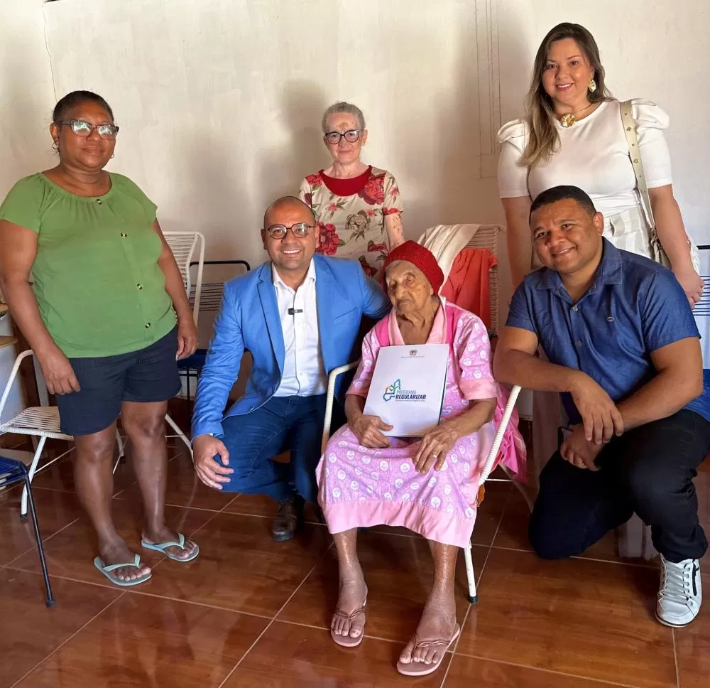 Aos 112 anos, moradora de Inhuma conquista registro de imóvel através do Programa Regularizar