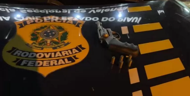 PRF apreende arma e munições durante abordagem em Valença do Piauí