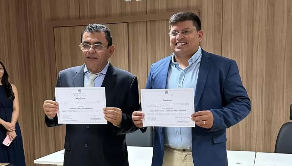 Ronaldo Barbosa e Arthur Paes Landim são diplomados como prefeito e vice de Elesbão Veloso