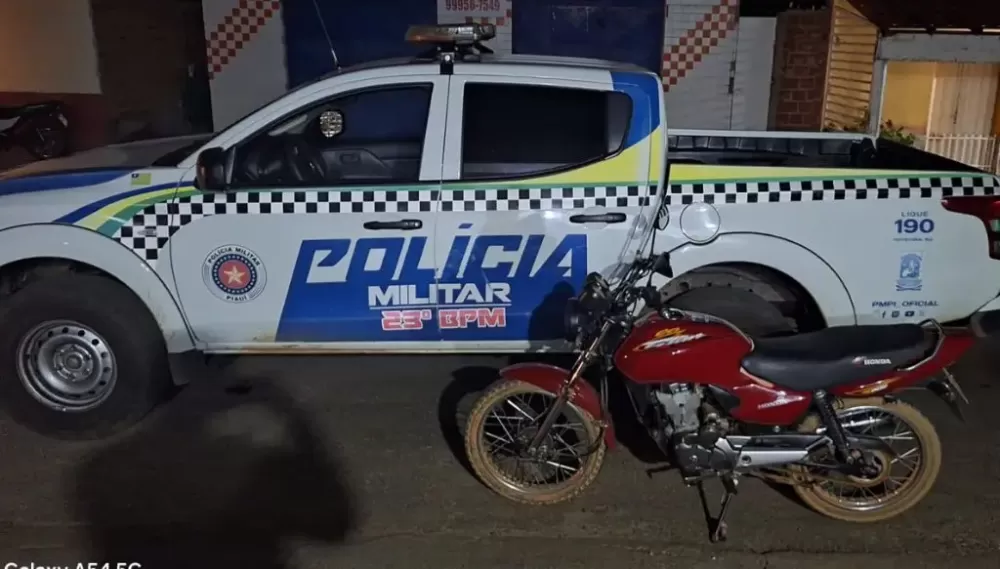 Polícia Militar recupera motocicleta com restrição de roubo/furto há sete anos em Elesbão Veloso