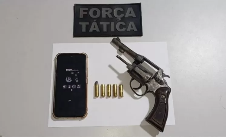 Dupla é presa pela Força Tática após assalto no centro de Valença do Piauí