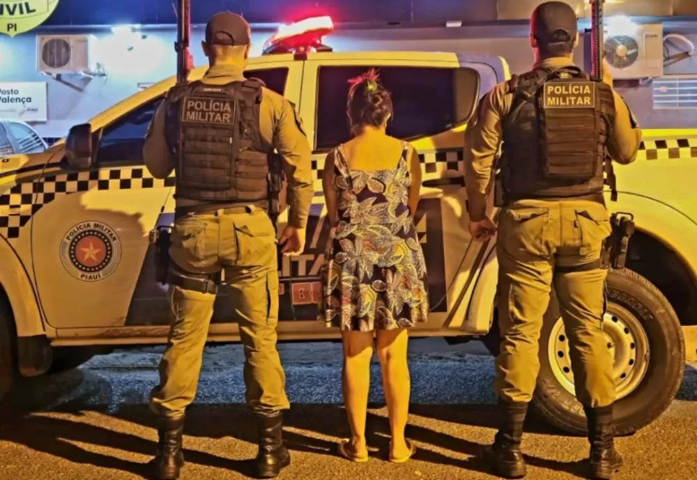 Mulher é presa por tentativa de homicídio após atear fogo no companheiro em Elesbão Veloso