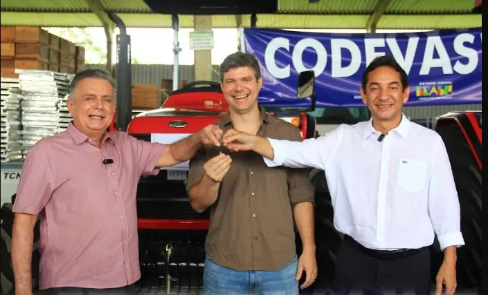 Prefeitura de Várzea Grande recebe trator da Codevasf para impulsionar agricultura local