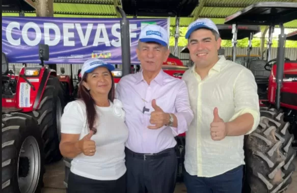 Prefeitura de Elesbão Veloso recebe trator agrícola para fortalecer produção rural