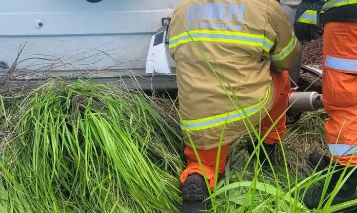 Homem morre após carreta tombar na BR-316 entre Valença e Elesbão Veloso