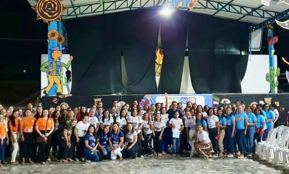 Prefeito Ronaldo Barbosa prestigia Feira Cultural das Escolas Municipais em Elesbão Veloso