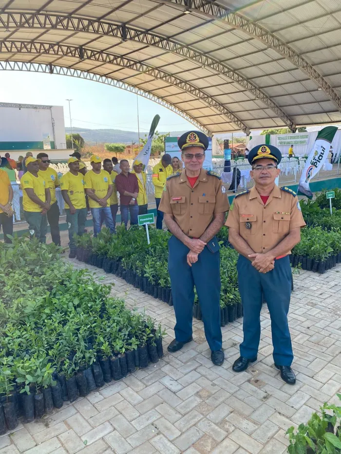 Bombeiros participam da entrega de kits e da distribuição de 16 mil mudas de árvores em Aroazes